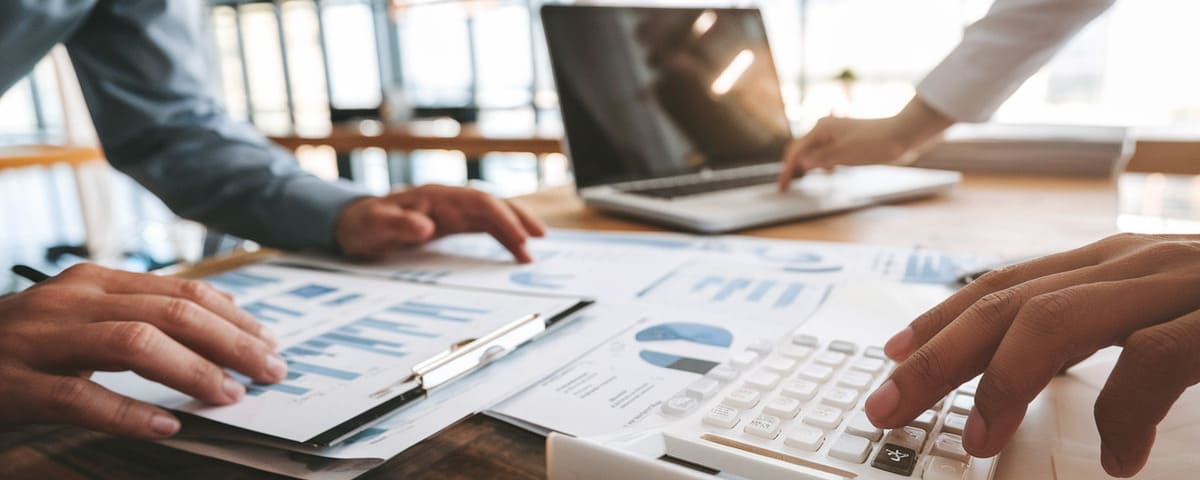 Indicateurs de performance des TPE Cabinet conseil Frutoso - contrôle de gestion pour petites entreprises - Séance de travail entre dirigeants et consultant pour définir les axes de développement et de pilotage.